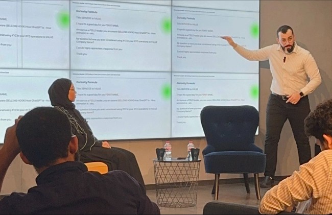 EXEED Digitals LinkedIn Sales Navigator training session with live presentation