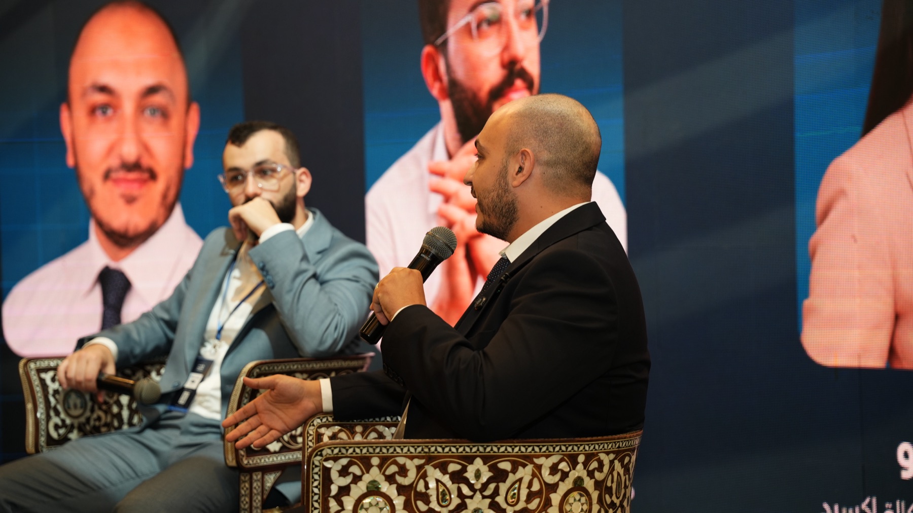 حسن بيضون يتحدث في الجلسة الحوارية كيف يراك سوق العمل خارج سوريا إلى جانب محمد الجندلي